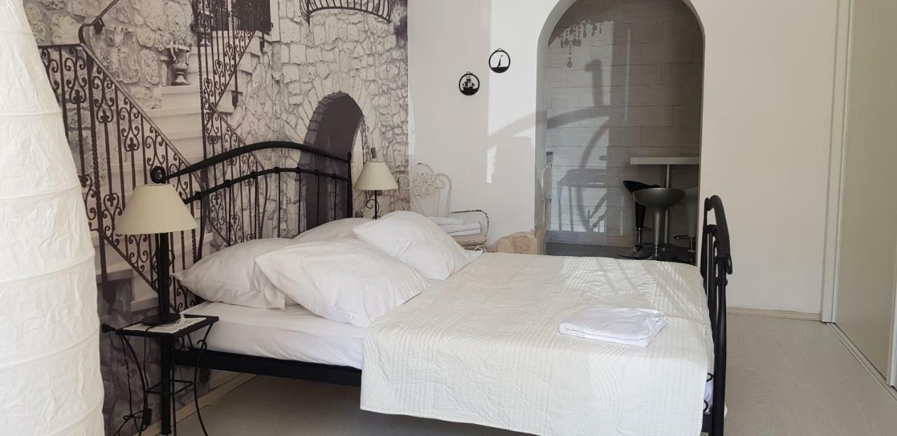 Studio Apartment For 2 Adults And 1 Child Makarska Extérieur photo