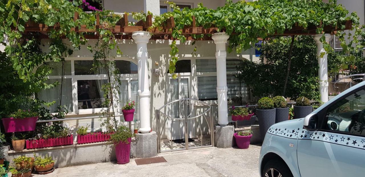 Studio Apartment For 2 Adults And 1 Child Makarska Extérieur photo