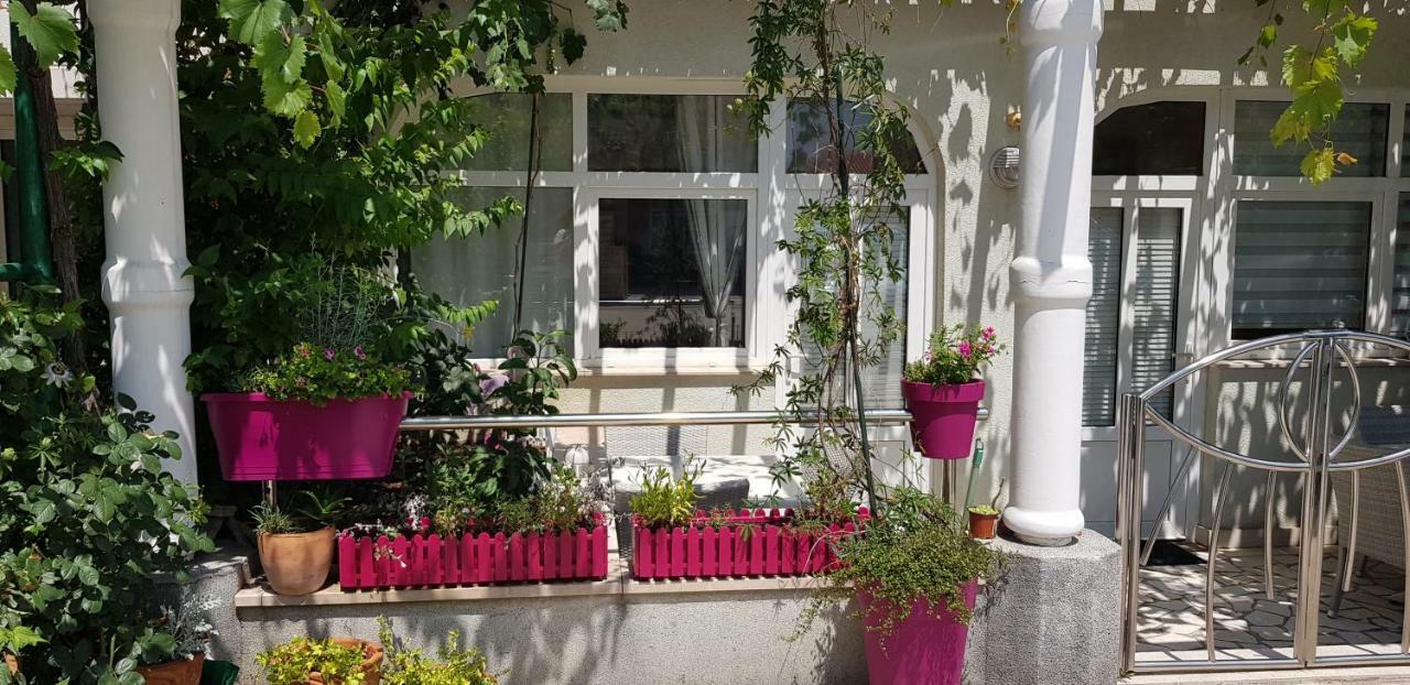 Studio Apartment For 2 Adults And 1 Child Makarska Extérieur photo