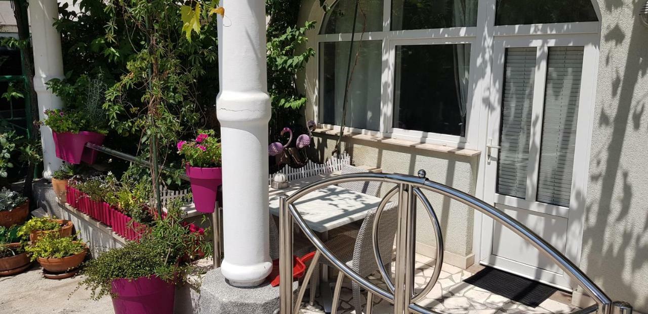 Studio Apartment For 2 Adults And 1 Child Makarska Extérieur photo